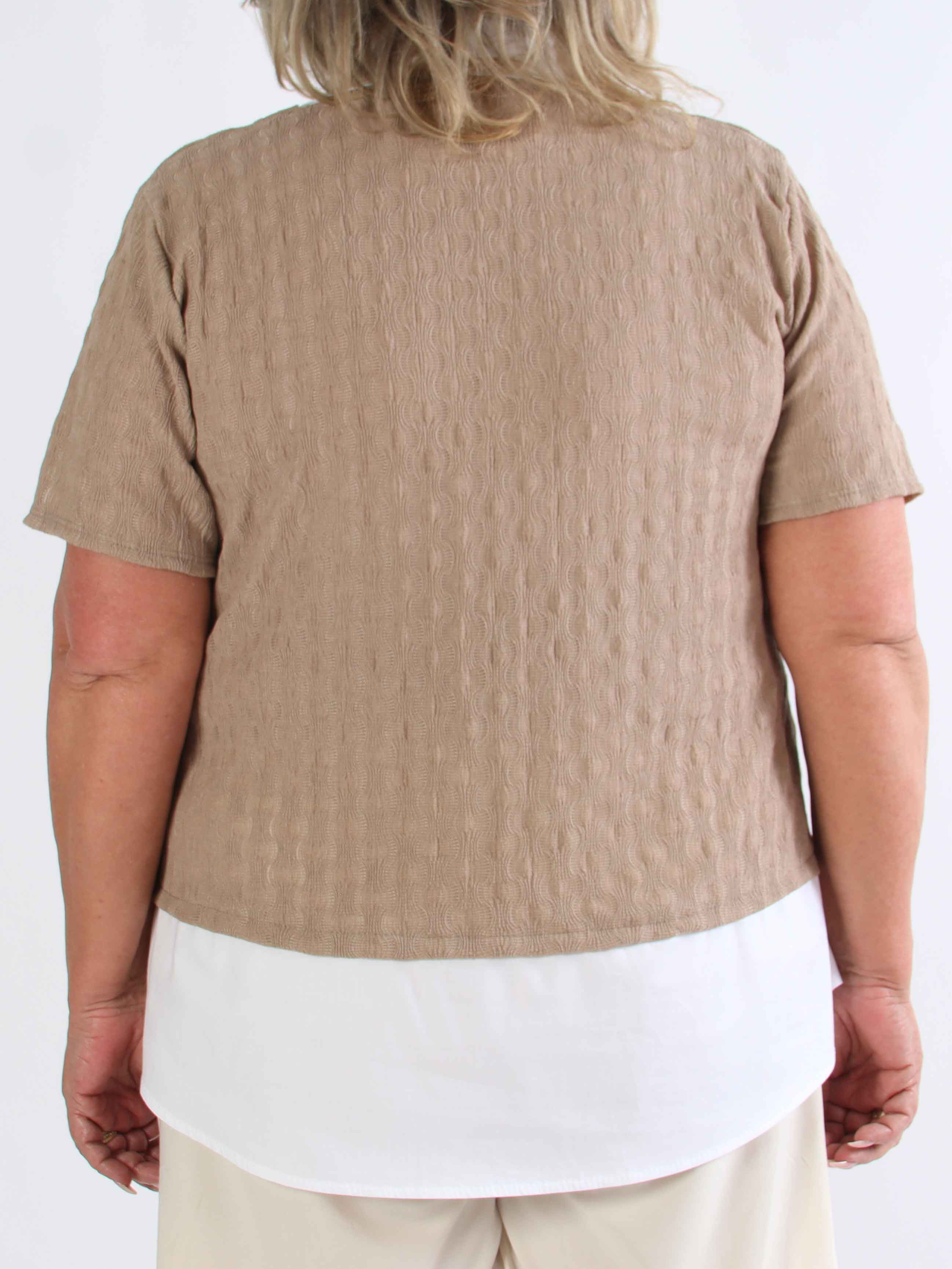 Shandel - Sød stretchy plus size bluse med skjortedetaljer